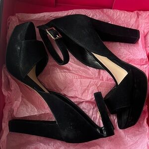 Vince Camuto Black Suede Block Heel Sandals 6.5 4” heel 1” platform